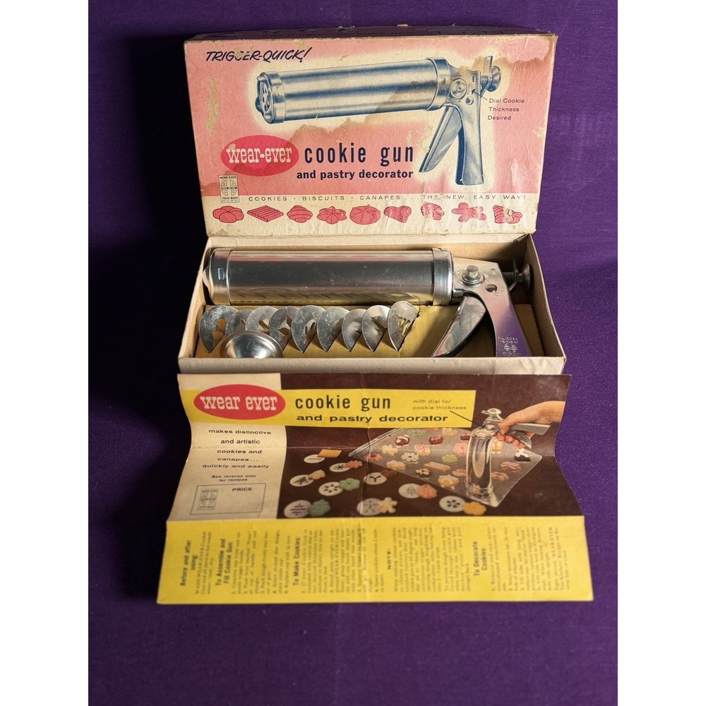 Vtg Wear-Ever Cookie Gun & Pastry Decorator 3365 COMPLETE w/ Box & Recipes